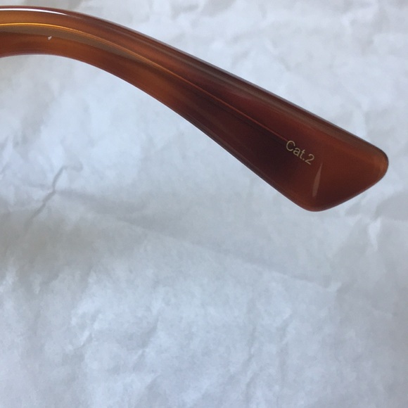 ❌❌SOLD❌❌GUCCI Cat-eye printed sunglasses - Picture 5 of 8